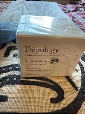Triple Lipid + Q10 Revive Moisturizing Cream (White)